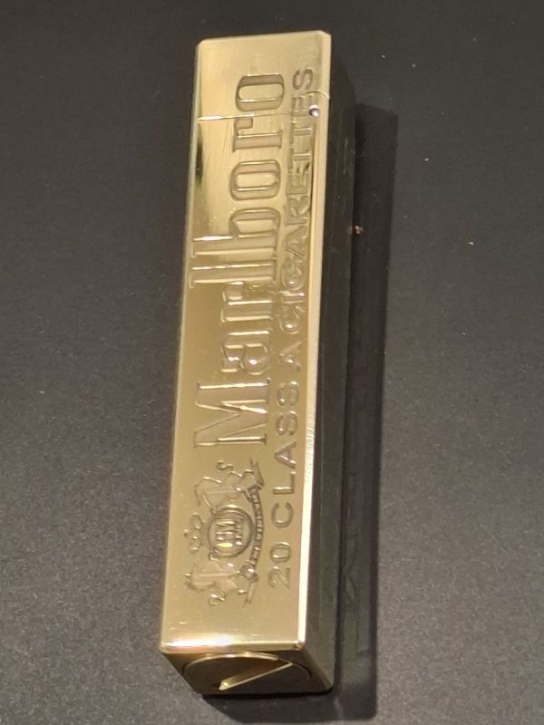 Бензинова колекційна запальничка ROWENTA модель Marlboro