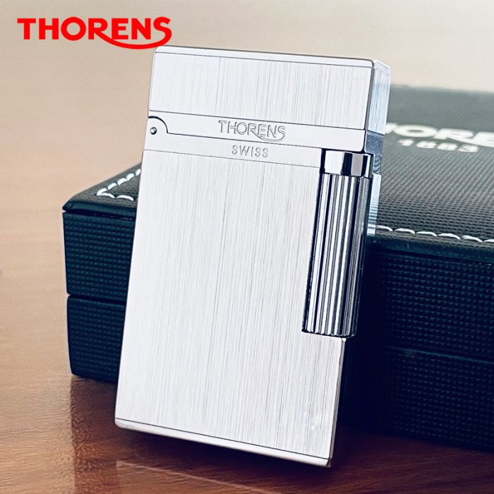 Елегантна газова запальничка THORENS срібна з вертикальним брашуванням